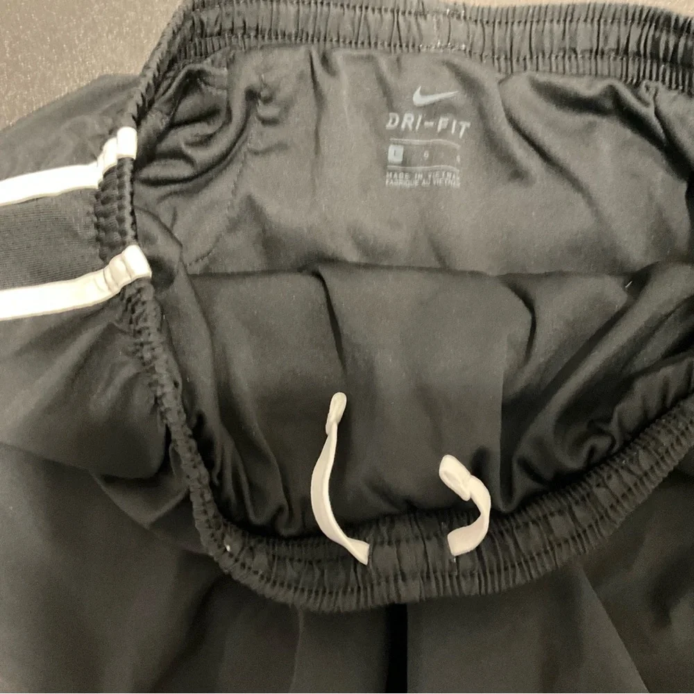 NIKE Women Dri Fit Tempo Running Short Black Drawstring Elastic Waist Size Small